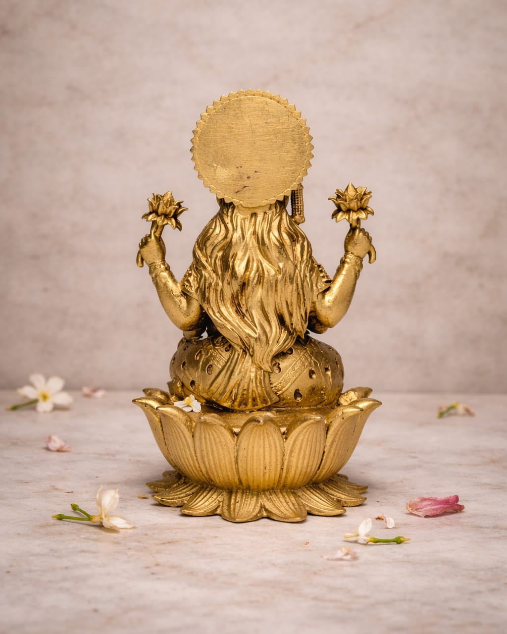 Brass Goddess Lakshmi Murti – Sacred Wealth Idol(Size: 10.5 cm height × 6 cm width)